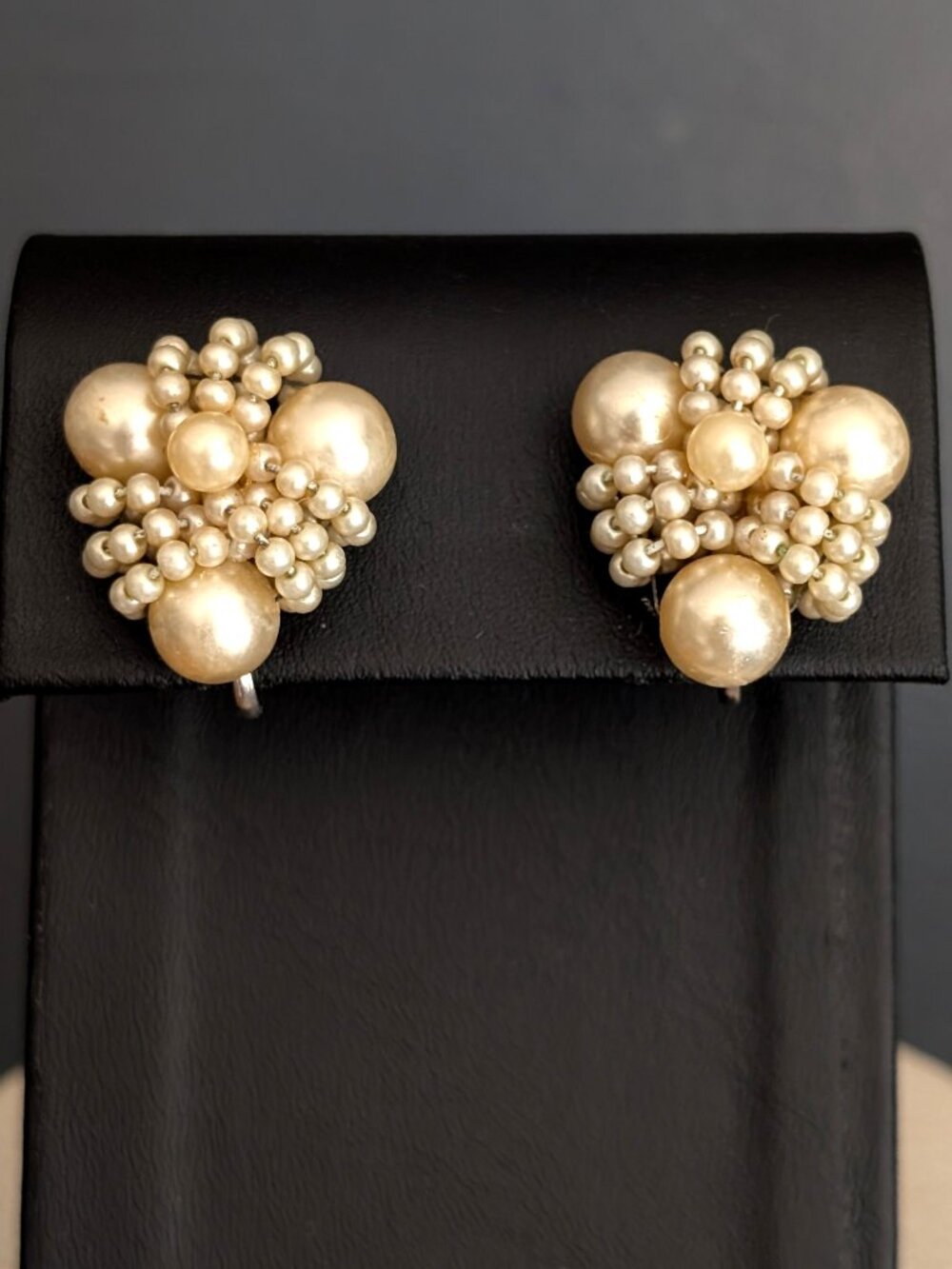 Vintage faux ecru pearl screw back earrings